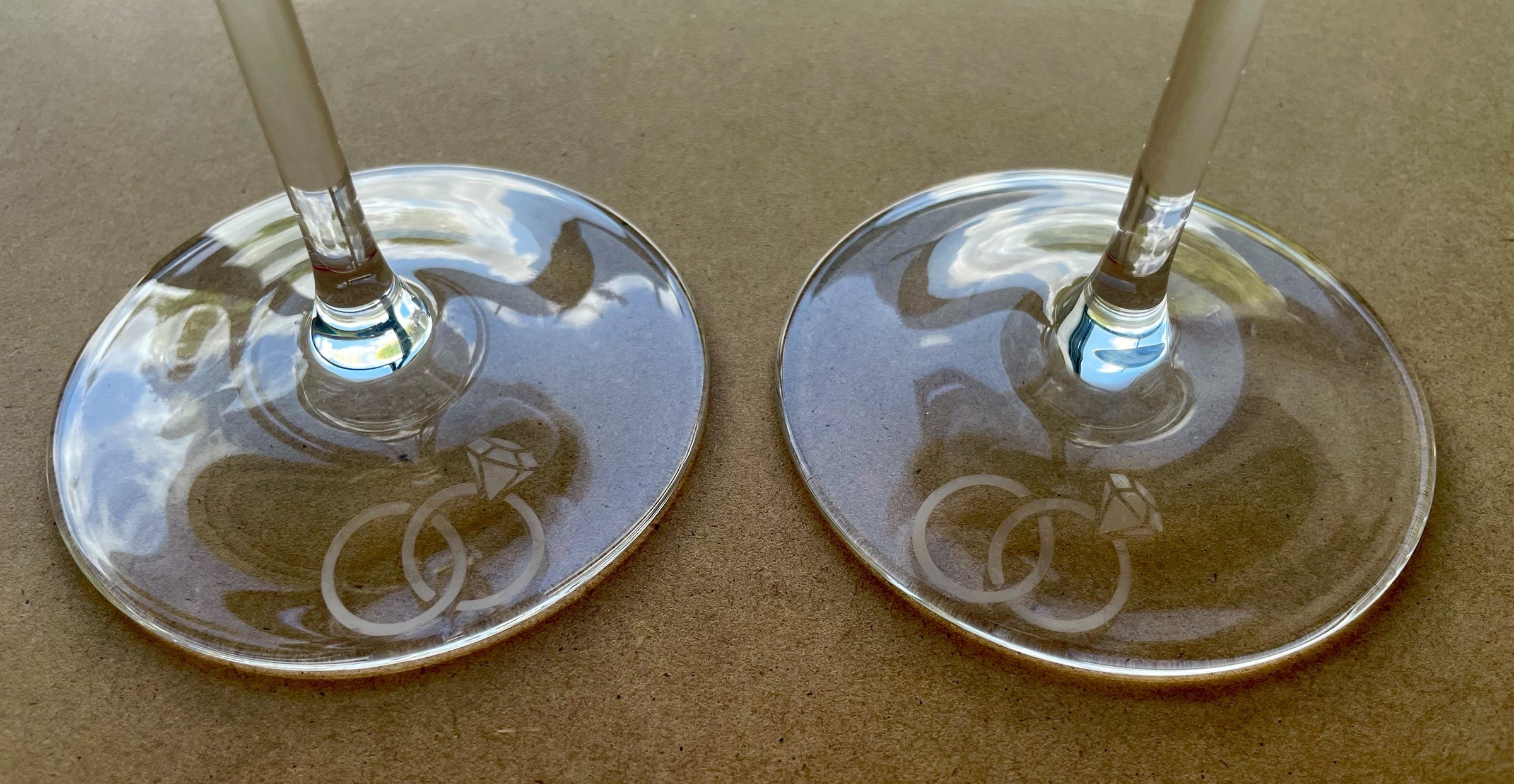 Personalised Mr & Mrs Wedding Wine Glasses – Custom Engraved Bride & Groom Glassware Set