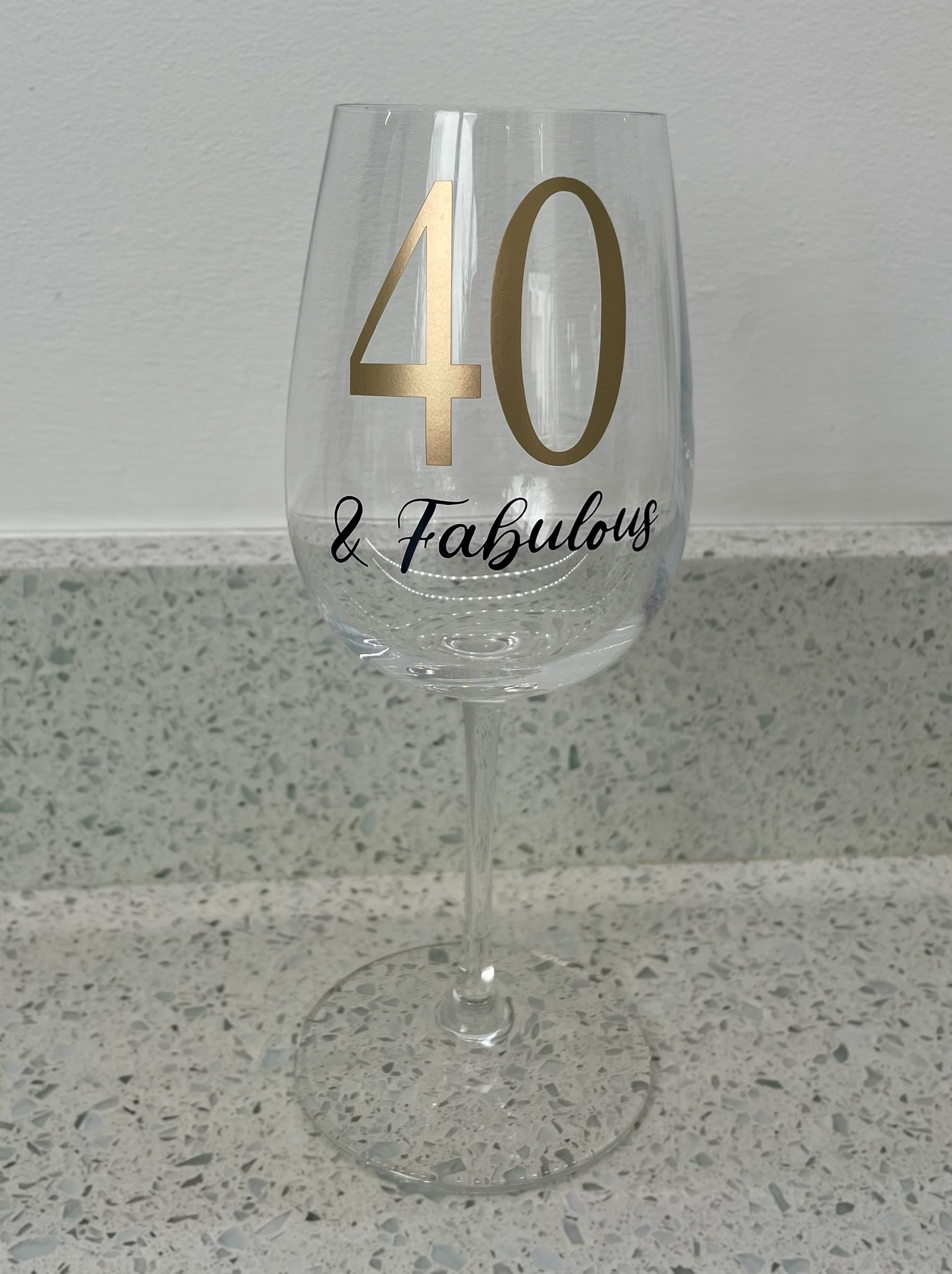 Personalised Age Wine Glass – Custom 30th or 40th Birthday Gift with Choice of Vinyl Colour