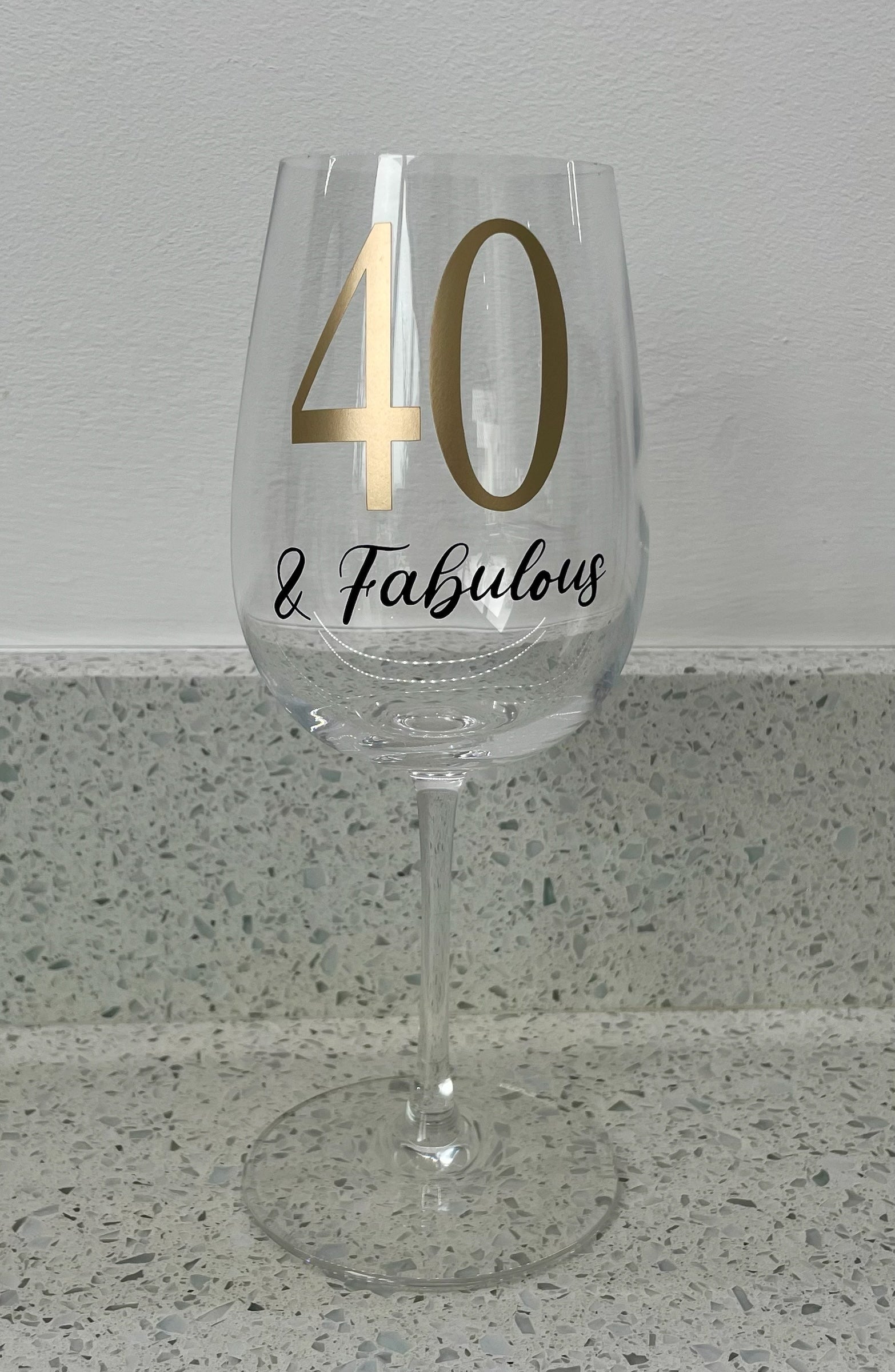 Personalised Age Wine Glass – Custom 30th or 40th Birthday Gift with Choice of Vinyl Colour