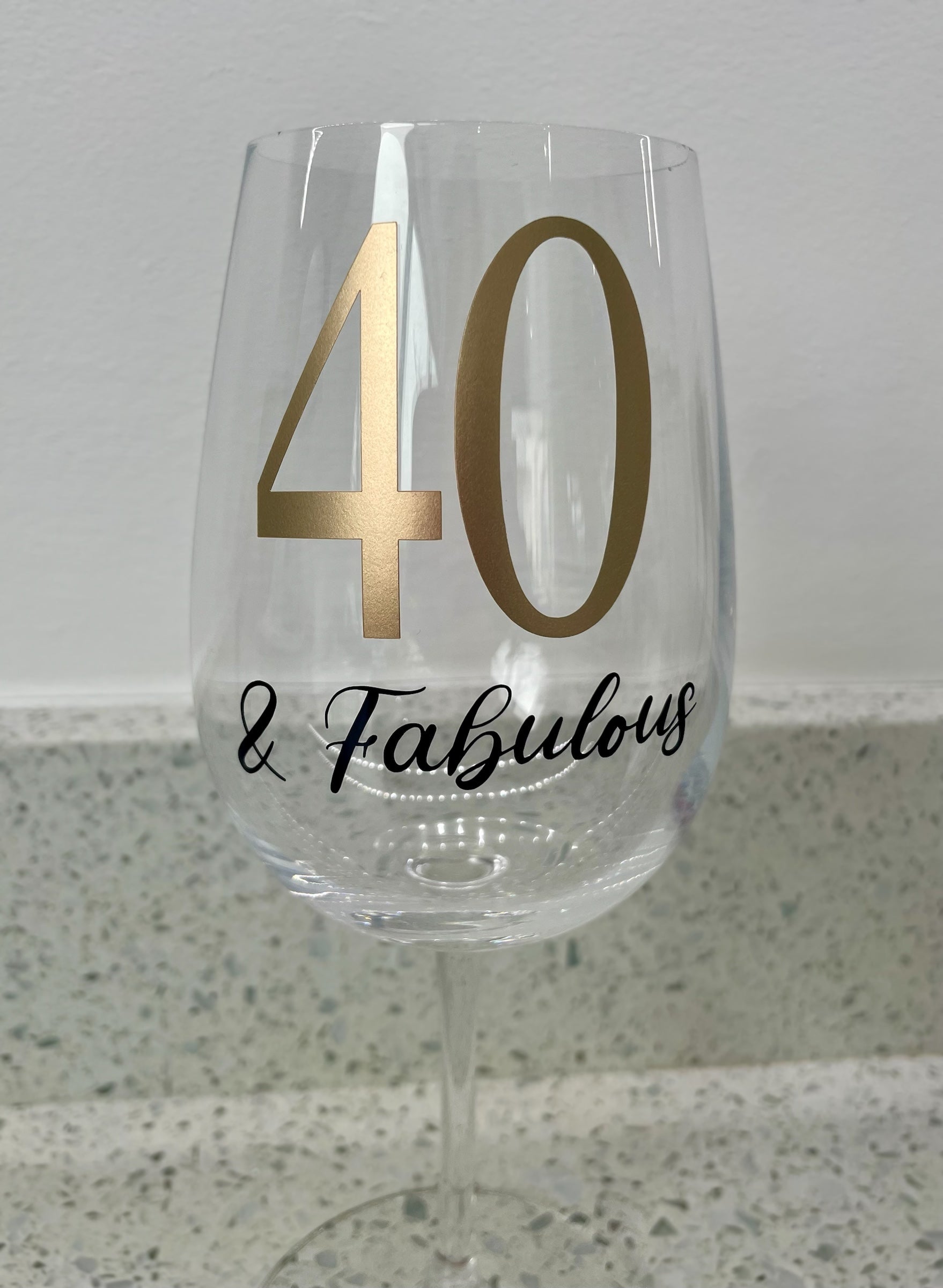Personalised Age Wine Glass – Custom 30th or 40th Birthday Gift with Choice of Vinyl Colour