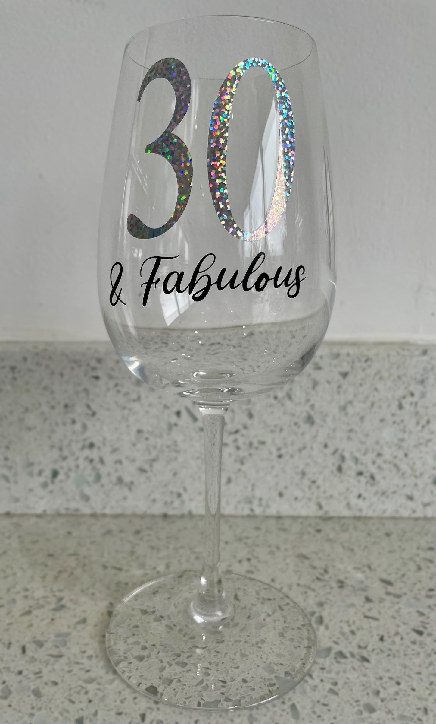 Personalised Age Wine Glass – Custom 30th or 40th Birthday Gift with Choice of Vinyl Colour
