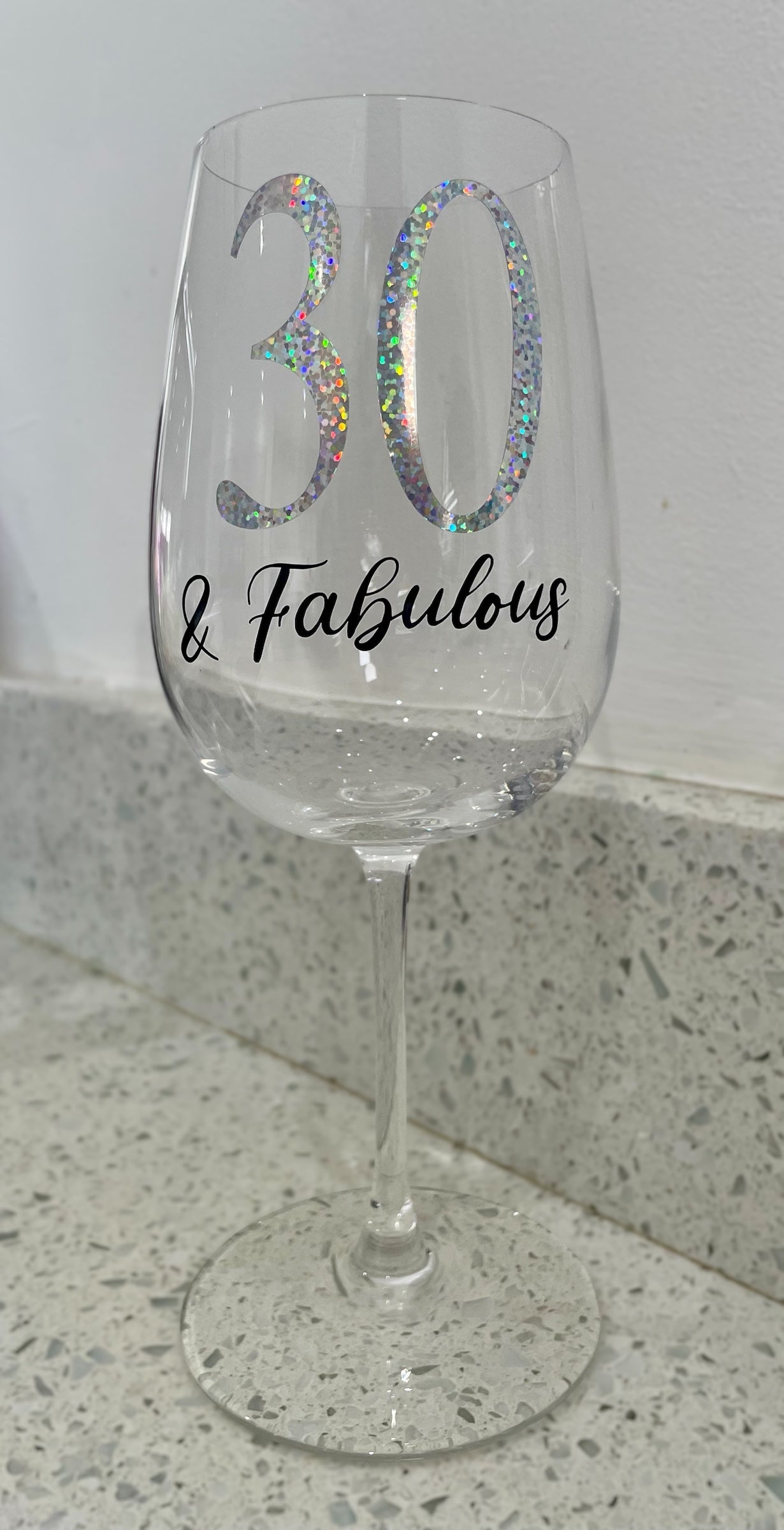 Personalised Age Wine Glass – Custom 30th or 40th Birthday Gift with Choice of Vinyl Colour
