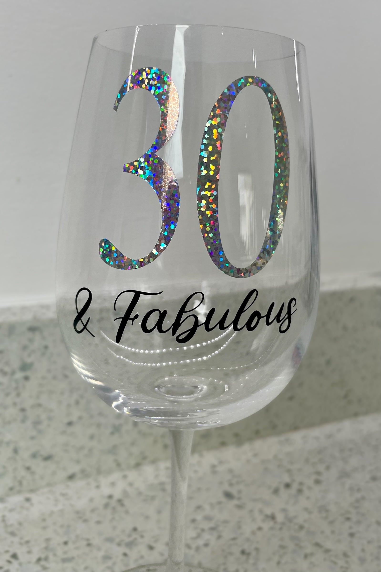 Personalised Age Wine Glass – Custom 30th or 40th Birthday Gift with Choice of Vinyl Colour