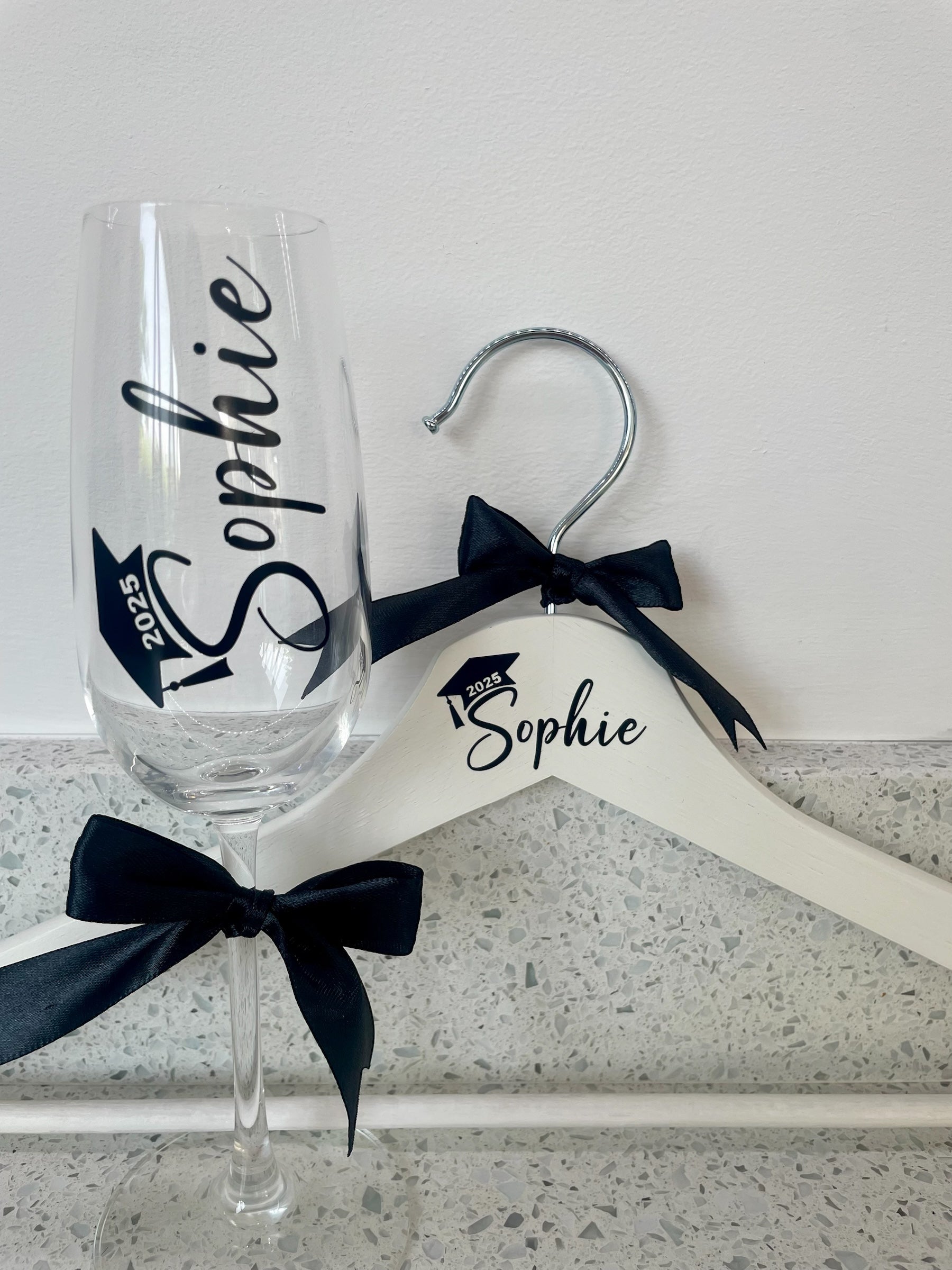 Personalised Graduation Gift Set – Custom Champagne Flute, Hanger & Gift Bag