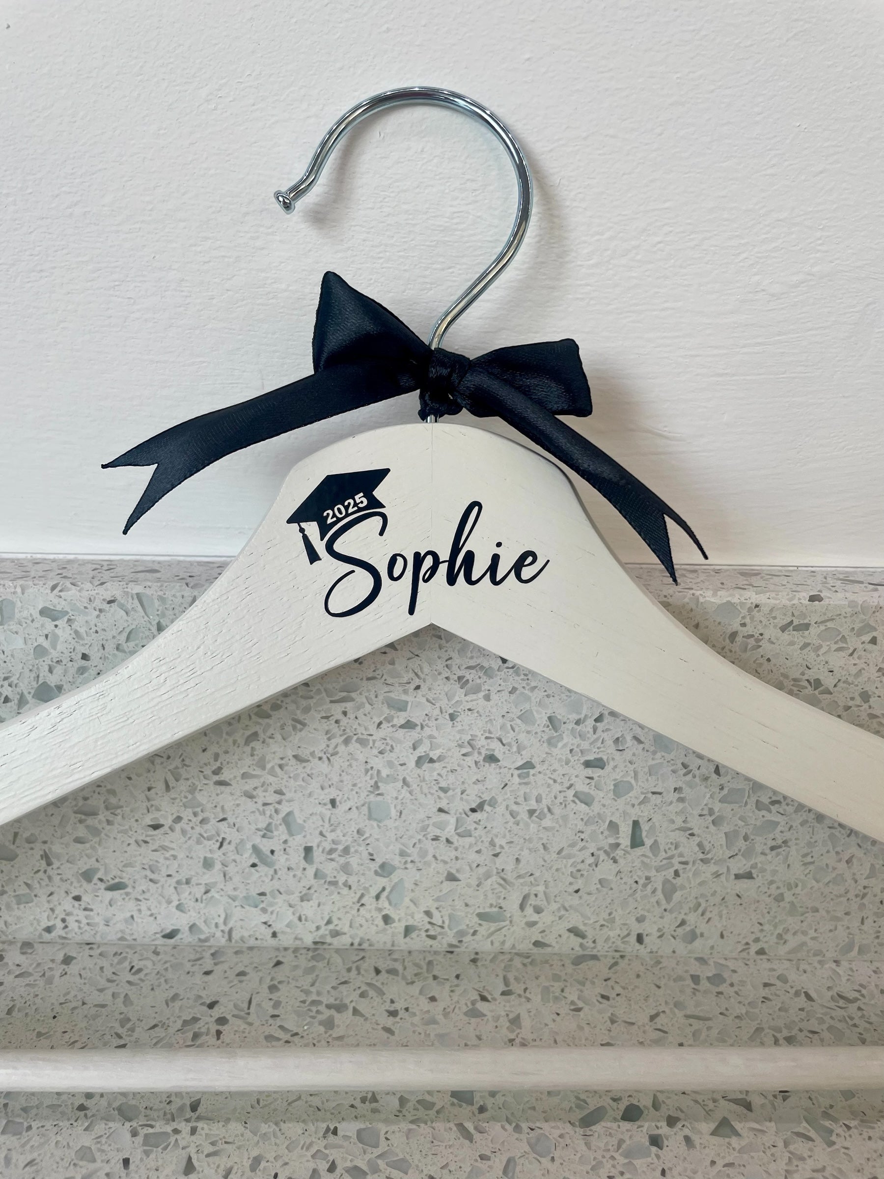 Personalised Graduation Gift Set – Custom Champagne Flute, Hanger & Gift Bag