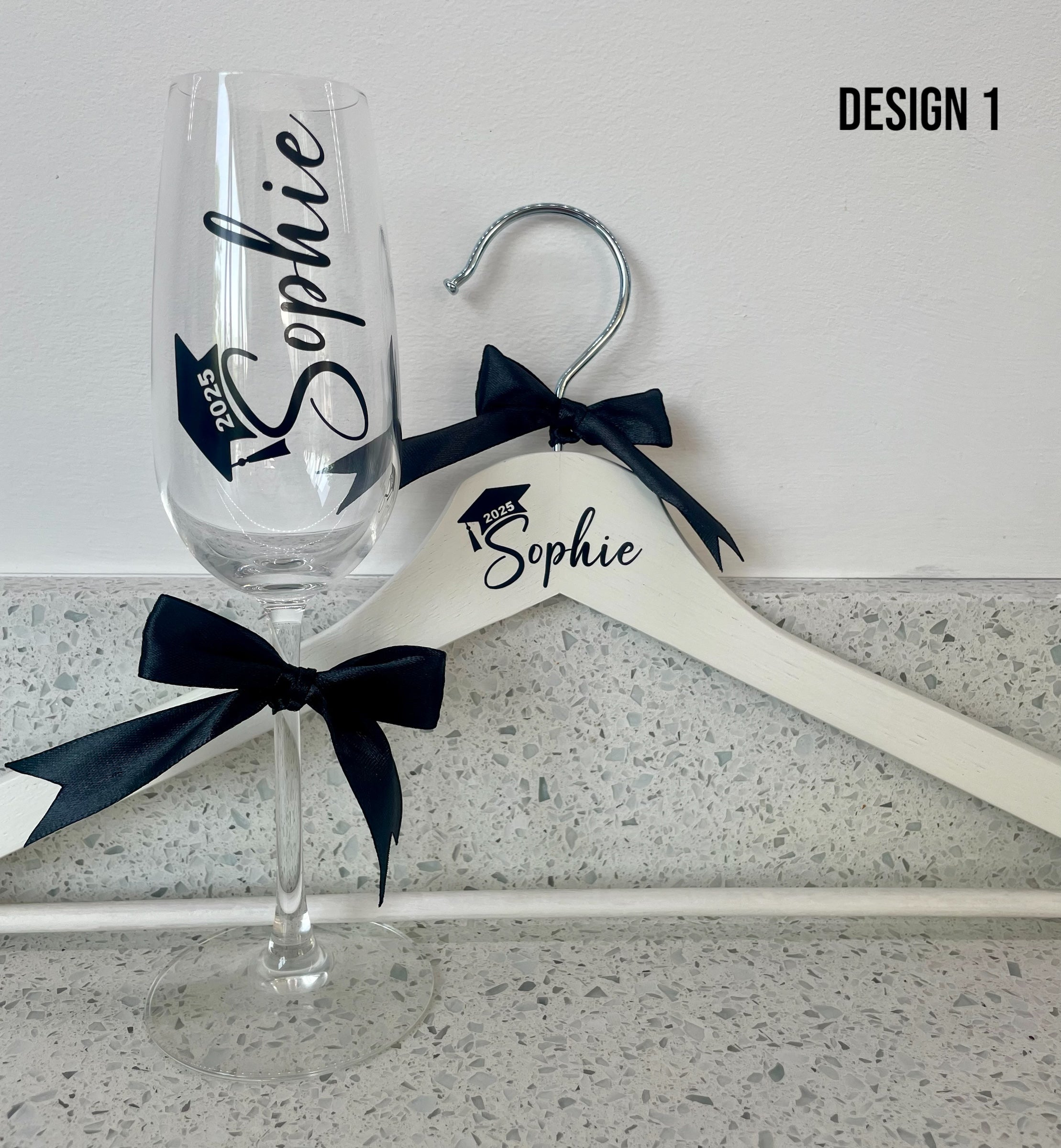 Personalised Graduation Gift Set – Custom Champagne Flute, Hanger & Gift Bag