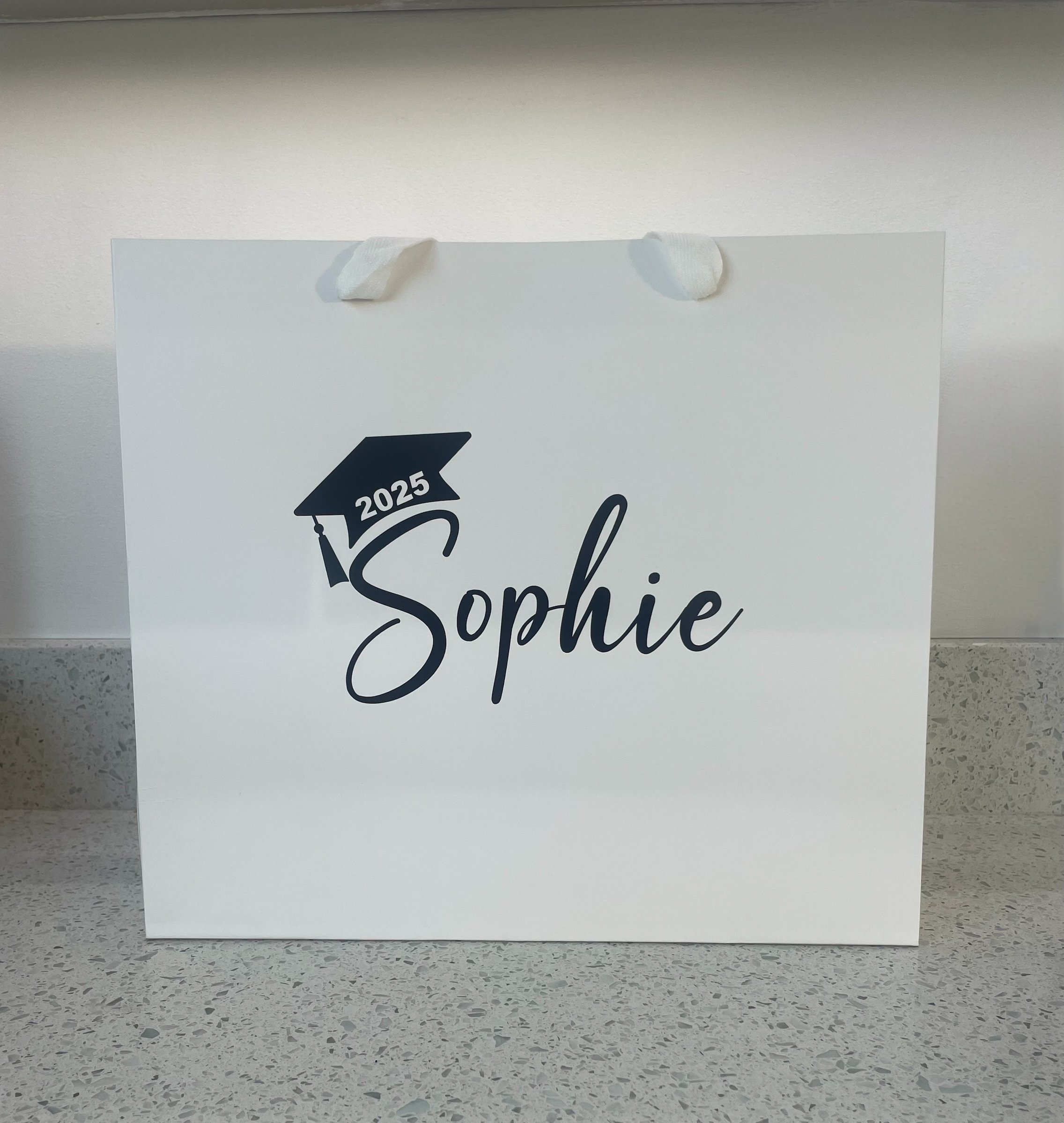 Personalised Graduation Gift Set – Custom Champagne Flute, Hanger & Gift Bag