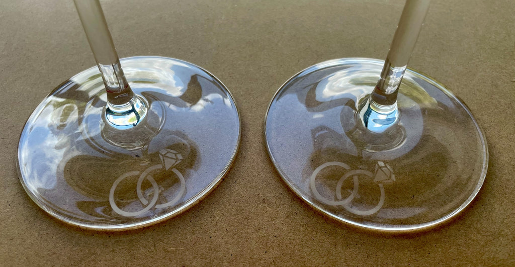Personalised Mr & Mrs Wedding Wine Glasses – Custom Engraved Bride & Groom Glassware Set
