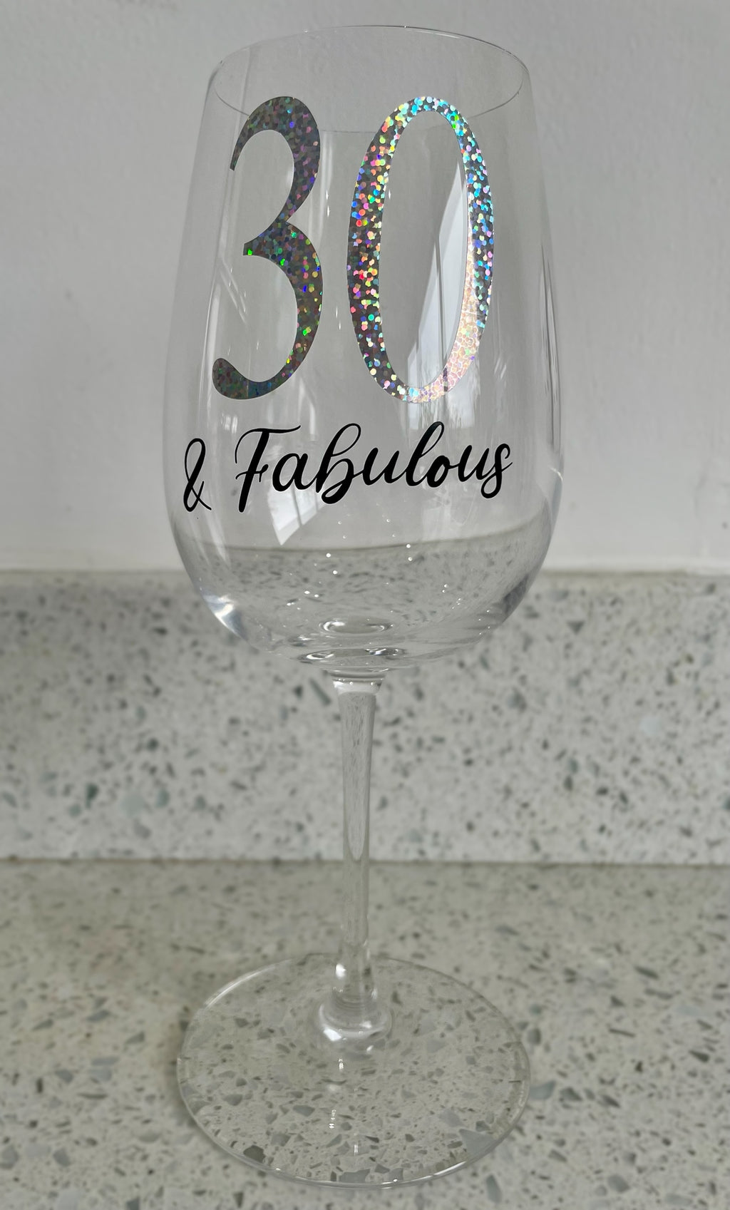 Personalised Age Wine Glass – Custom 30th or 40th Birthday Gift with Choice of Vinyl Colour