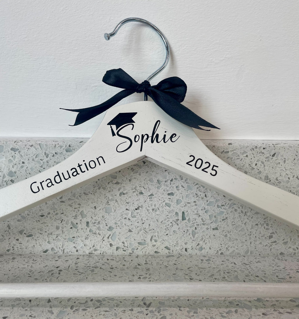 Personalised Graduation Gift Set – Custom Champagne Flute, Hanger & Gift Bag