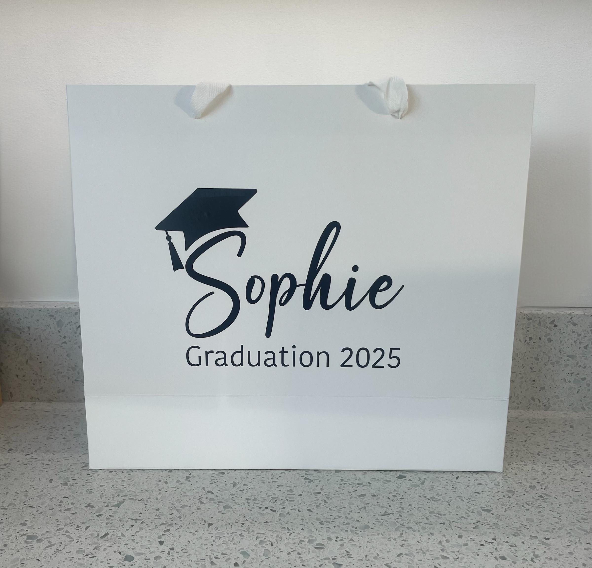 Personalised Graduation Gift Set – Custom Champagne Flute, Hanger & Gift Bag