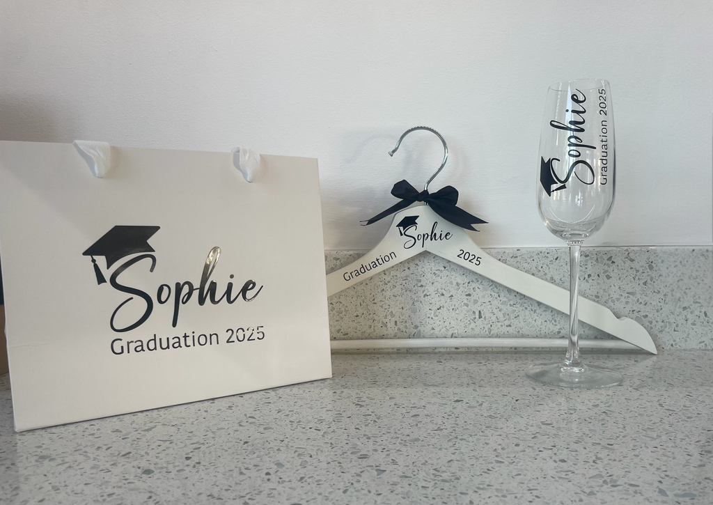 Personalised Graduation Gift Set – Custom Champagne Flute, Hanger & Gift Bag