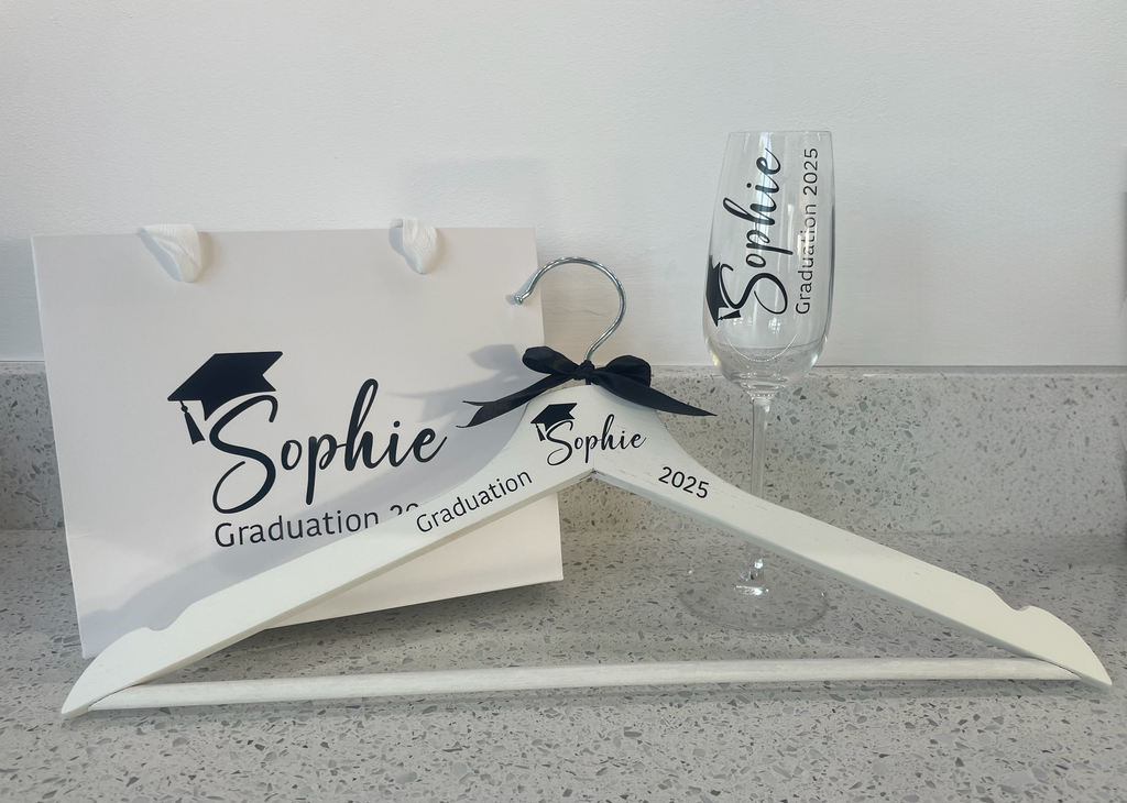 Personalised Graduation Gift Set – Custom Champagne Flute, Hanger & Gift Bag